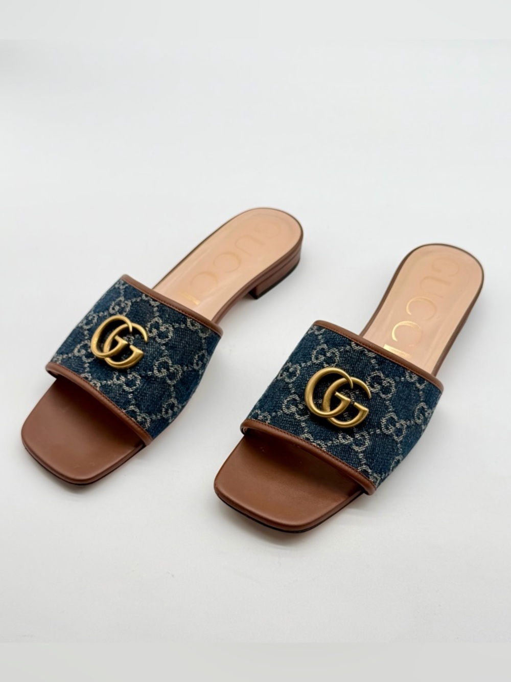 Gucci Jolie Denim Marmont GG
Monogram Miro Calfskin Slide
Sandals EU 40 US 10 - Picture 3 of 12